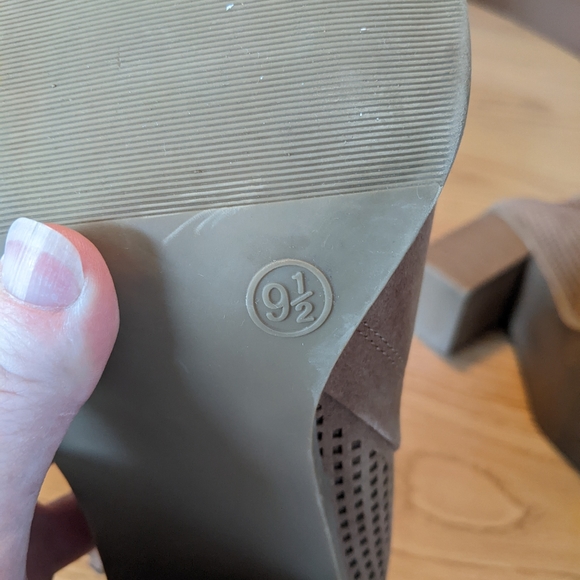 Universal Thread Target Womens  Tan Taupe Laser Cut Zipper Block Heel Booties - Picture 4 of 5